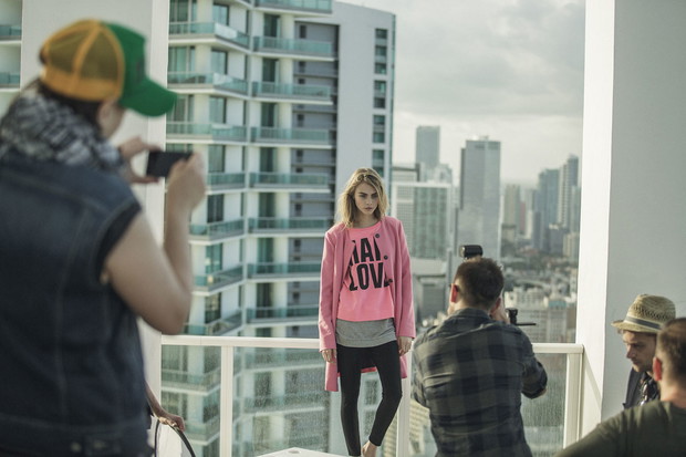 Cara Delevingne dla Reserved - backstage nowej kampanii