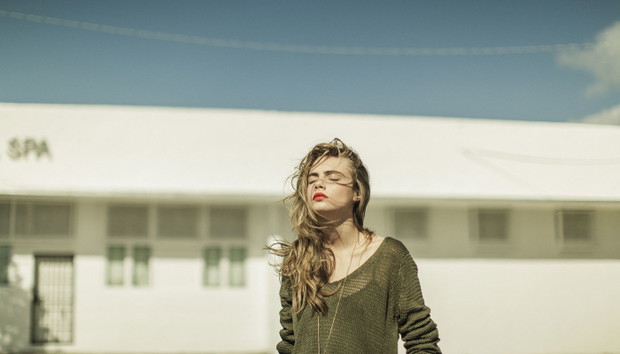 Cara Delevingne dla Reserved - backstage nowej kampanii