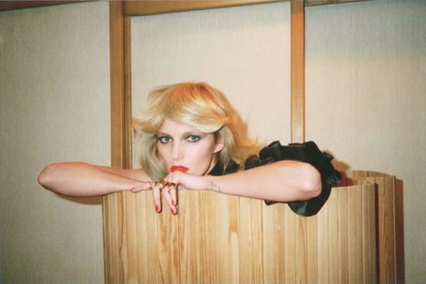 Anja Rubik w Self Service Magazine wiosna-lato 2013