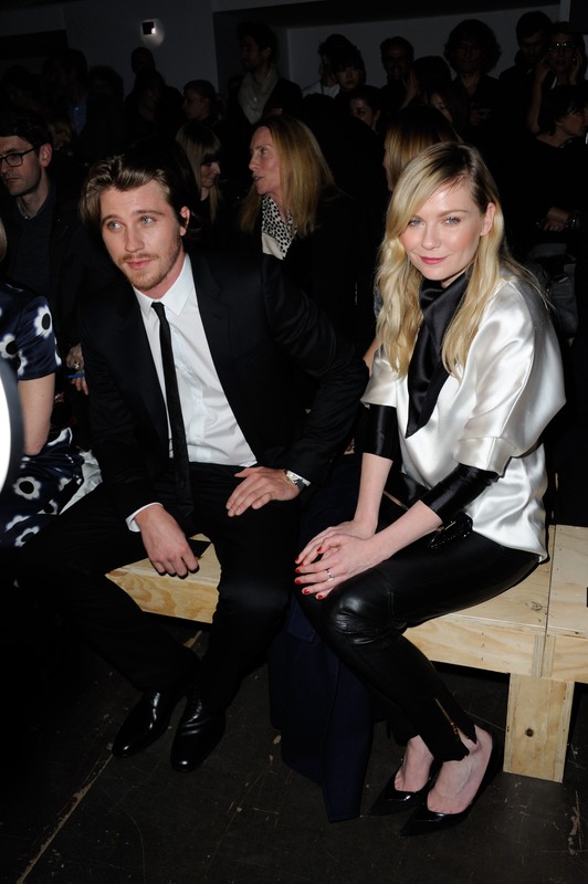 Gwiazdy na Paris Fashion Week: Garrett Hedlund i KirstenDunst na pokazie Saint Laurent Paris, fot. East News