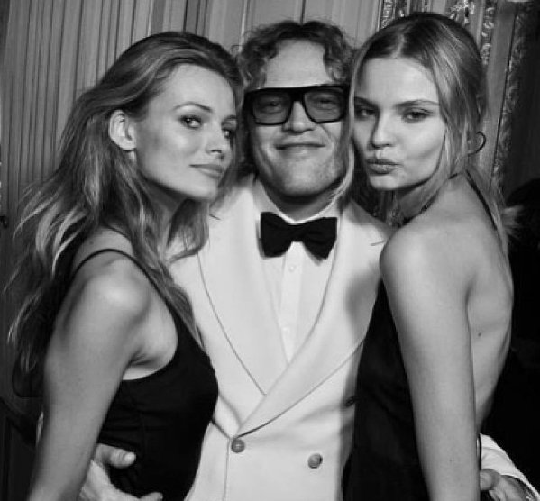 Gwiazdy na Twitterze: Magdalena Frąckowiak Impreza Carine Roitfeld w Paryżu - Peter Dundas i Edita Vilkeviciute, fot. twitter