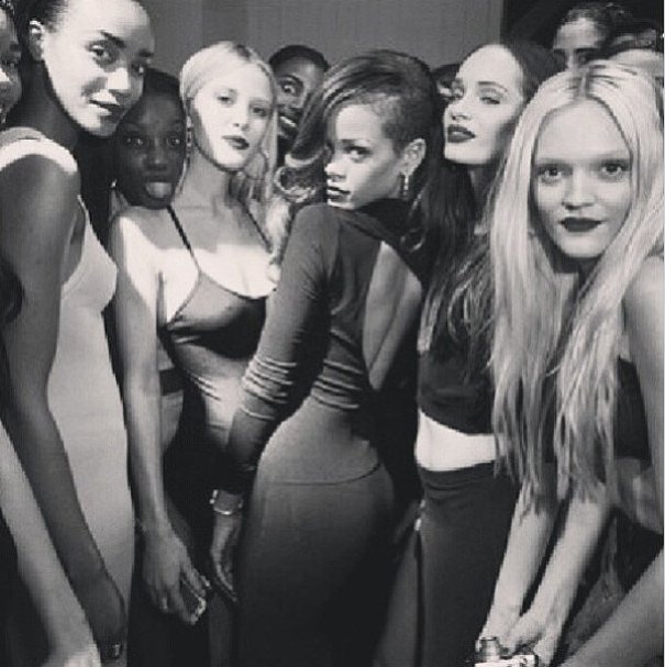 Gwiazdy na Twitterze: Rihanna za kulisami Rihanna for River Island, fot. twitter