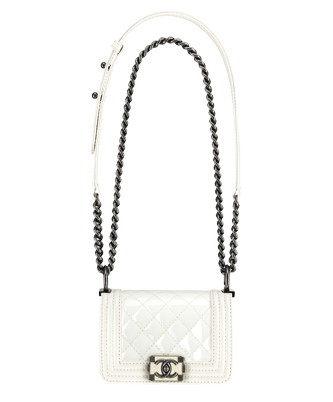 Alice Dellal dla Chanel: kolejna kampania torebki Boy