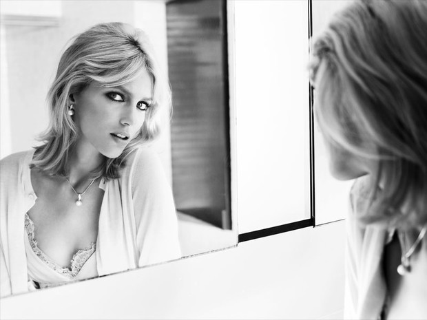 Anja Rubik w kampanii kolekcji perłowej biżuterii, fot. Marcin Tyszka