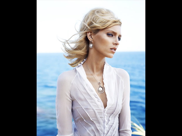 Anja Rubik w kampanii kolekcji perłowej biżuterii, fot. Marcin Tyszka