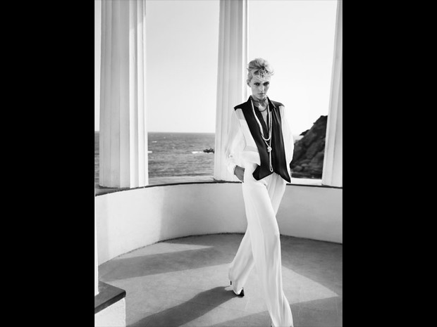Anja Rubik w kampanii kolekcji perłowej biżuterii, fot. Marcin Tyszka