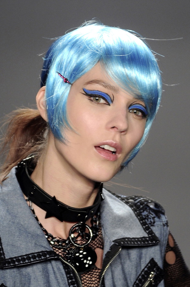 Trendy w makijażu na wiosnę 2013: Błękit u Anna Sui, fot. Imaxtree