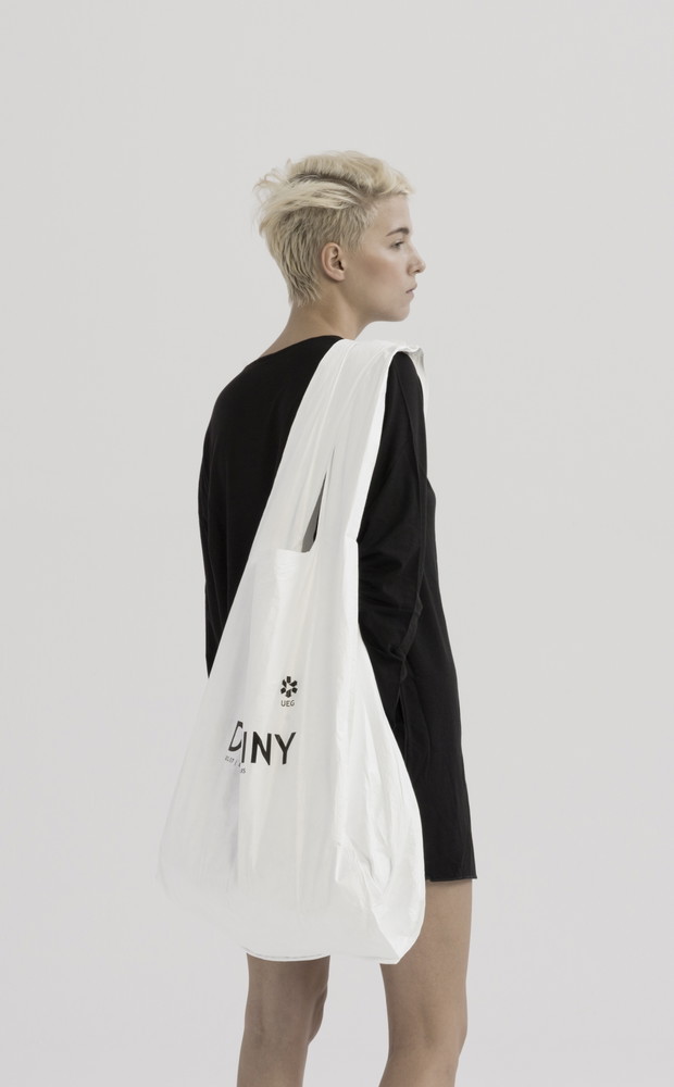 Shopping streetwear: duża torba tyvek, UEG, cena 180 zł