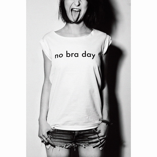 Shopping streetwear: t-shirt no bra day, Shameless, cena 60 zł