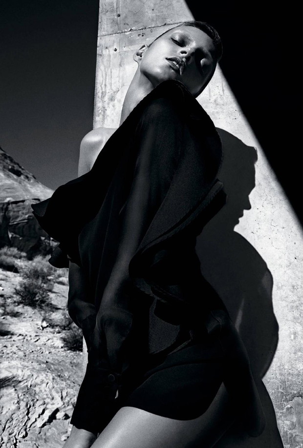 Anja Rubik w T Magazine New York Times Magazine, fot. Mario Sorrenti