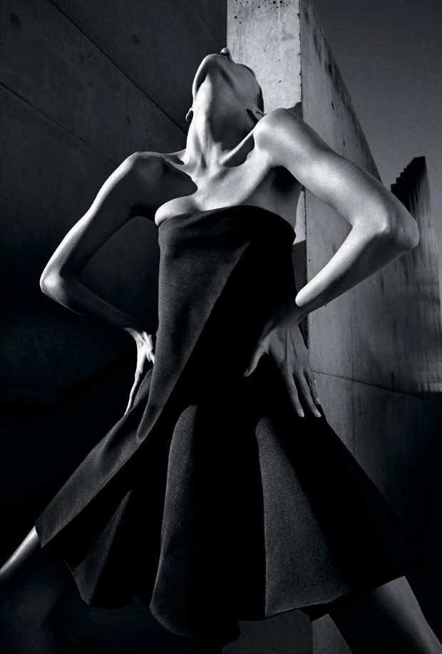 Anja Rubik w T Magazine New York Times Magazine, fot. Mario Sorrenti