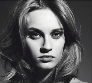 Paulina Heiler, ELLE France, luty 2013, fot. Wendelin Spiess