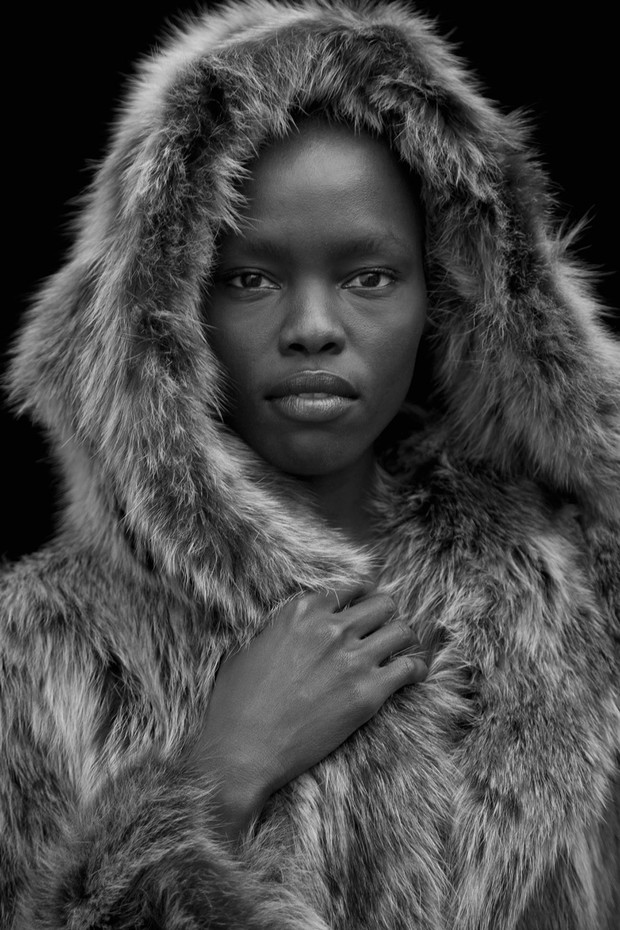 Niesamowite portrety modelek zza kulis Fashion Week Paris