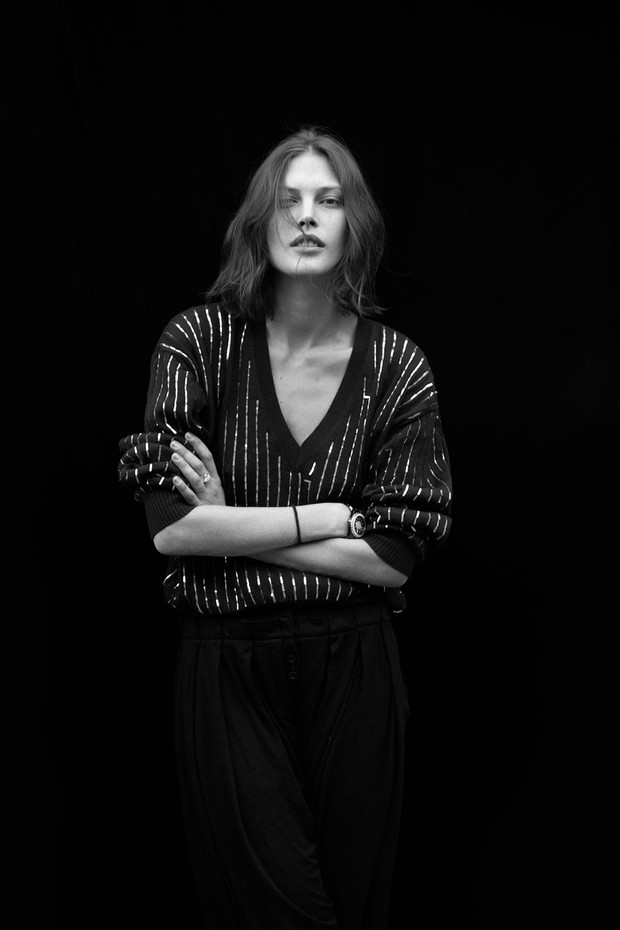 Niesamowite portrety modelek zza kulis Fashion Week Paris