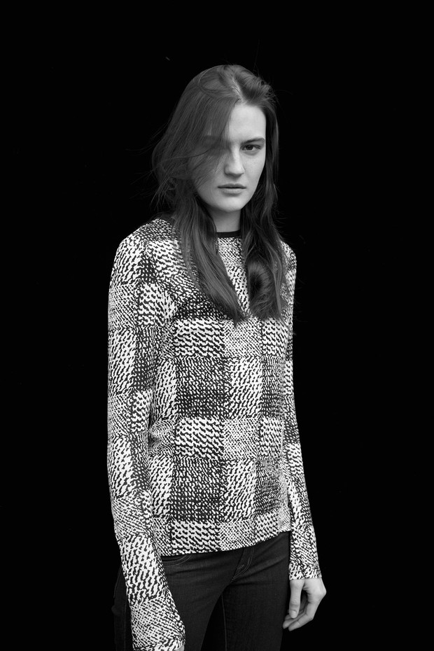 Niesamowite portrety modelek zza kulis Fashion Week Paris