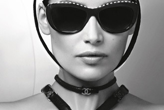 Laetitia Casta w kampanii Chanel Eyewear wiosna-lato 2013, fot. Karl Lagerfeld