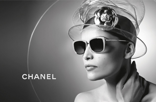 Laetitia Casta w kampanii Chanel Eyewear wiosna-lato 2013, fot. Karl Lagerfeld