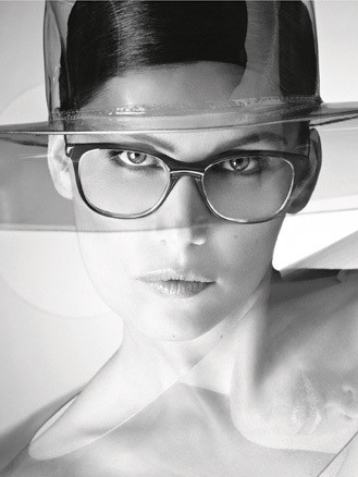Laetitia Casta w kampanii Chanel Eyewear wiosna-lato 2013, fot. Karl Lagerfeld