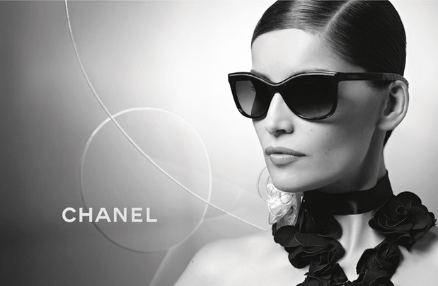 Laetitia Casta w kampanii Chanel Eyewear wiosna-lato 2013, fot. Karl Lagerfeld