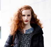 Street fashion: top modelki walczą z zimnem