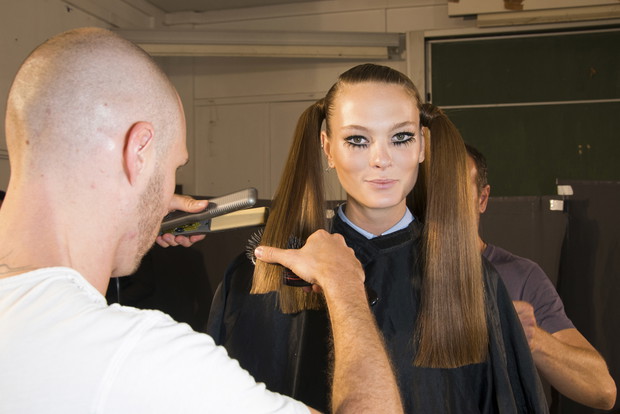 Makijaże backstage pokazu Moncler GR wiosna/lato 2013Fot: Imaxtree