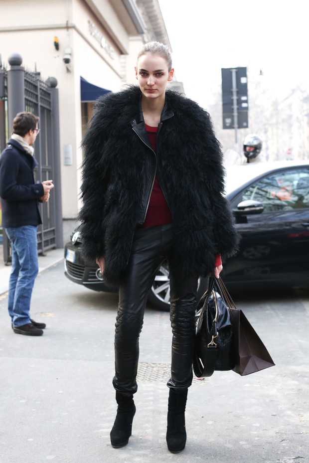 Street fashion: top modelki walczą z zimnem