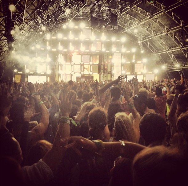 Gwiazdy na Twitterze, Coachella: Alana Zimmer koncert Moby poprzedniej nocy #moby #coachella