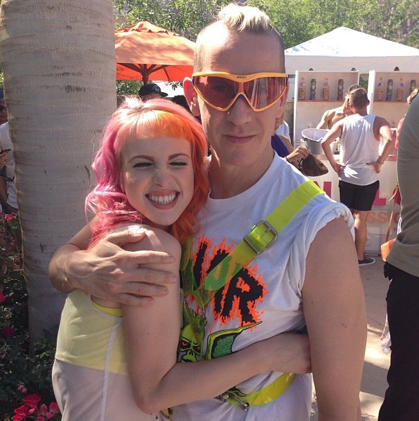 Gwiazdy na Twitterze, Coachella: Jeremy Scott razem z moją ukochaną Hayley Williams na imprezie Nylon przy basenie