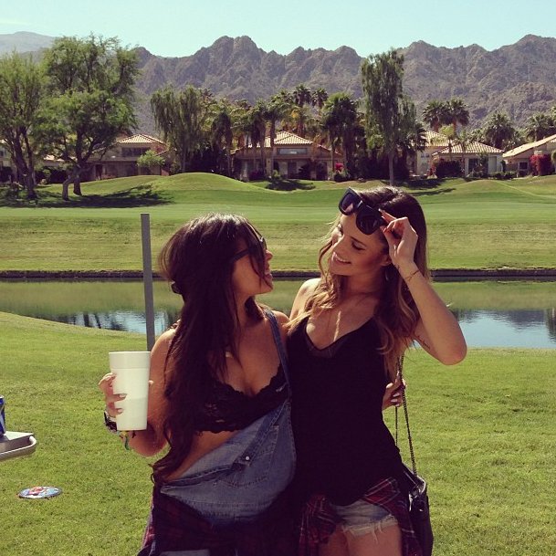 Gwiazdy na Twitterze, Coachella: Marina Łuczenko Love you @kelsinyoface #besttimeever #somuchfun #fun #coachella #poolparty #friends #girls