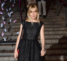 Impreza Vanity Fair na Tribeca Film Festival 2013: Sienna Miller w sukience Topshop, fot. East News