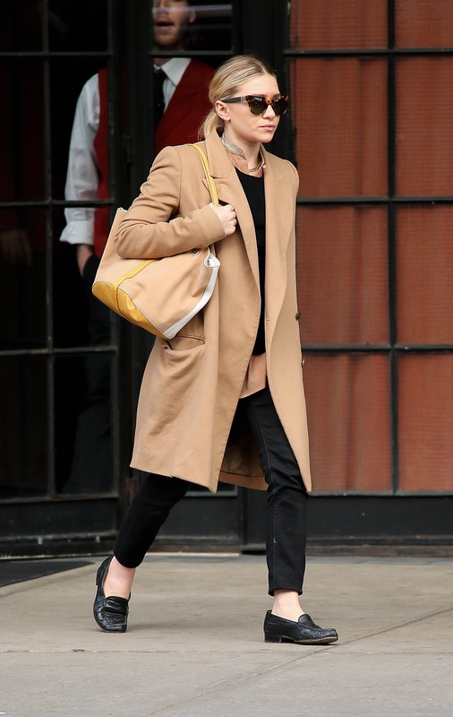 Gwiazdy prywatnie: Ashley Olsen wychodzi z hotelu Bowery w Nowym Jorku, fot. East News