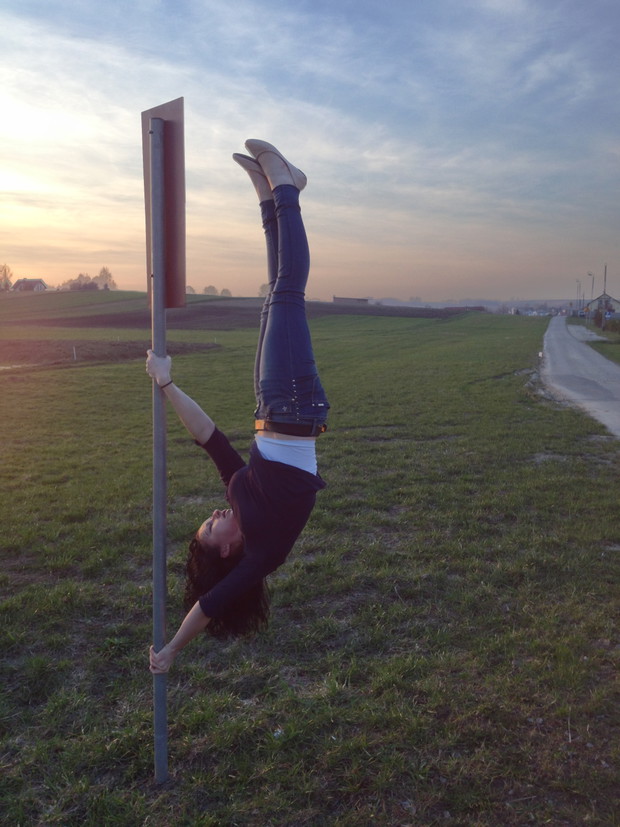 Street pole dance - uliczne akrobacje