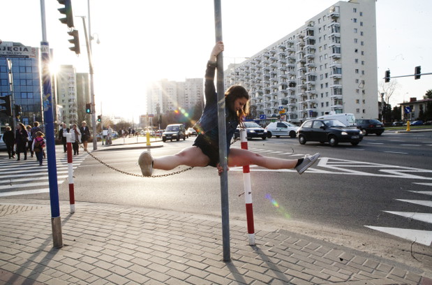Street pole dance - uliczne akrobacje