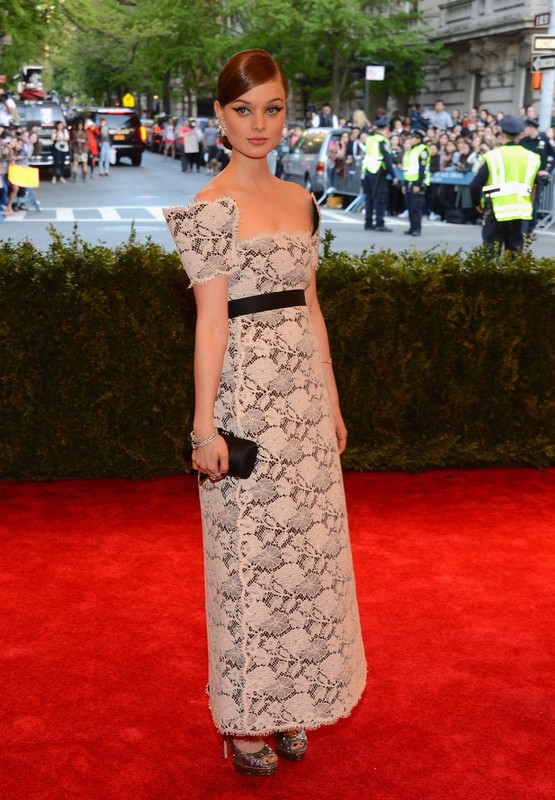 Gwiazdy na Met Gala 2013: Bella Heathcote w sukni Chanel, fot. East News