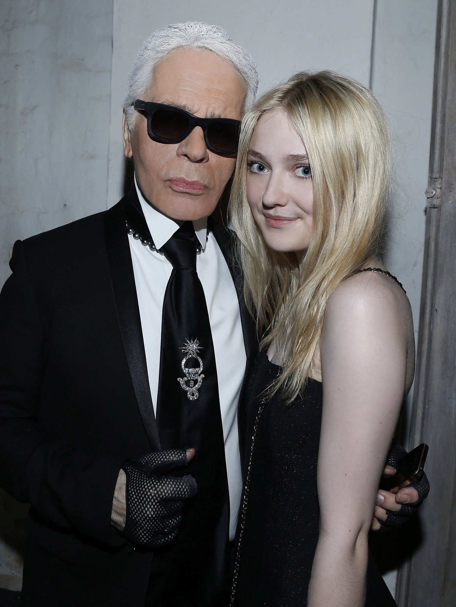 Gwiazdy na pokazie Chanel Cruise 2014 w Szanghaju: Karl Lagerfeld i Dakota Fanning, fot. serwis prasowy 