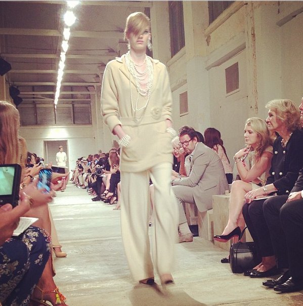 Chanel Cruise 2014 - komórkowe zdjęcia z wybiegu, fot. Instagram