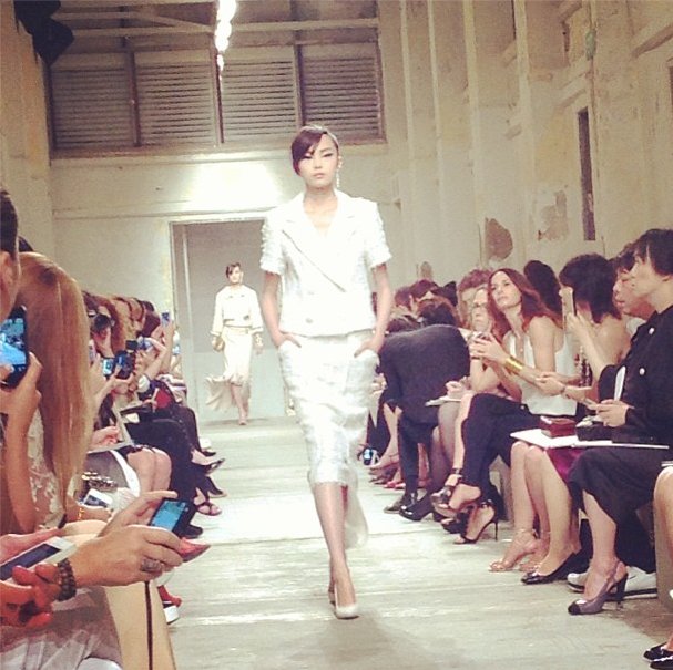 Chanel Cruise 2014 - komórkowe zdjęcia z wybiegu, fot. Instagram