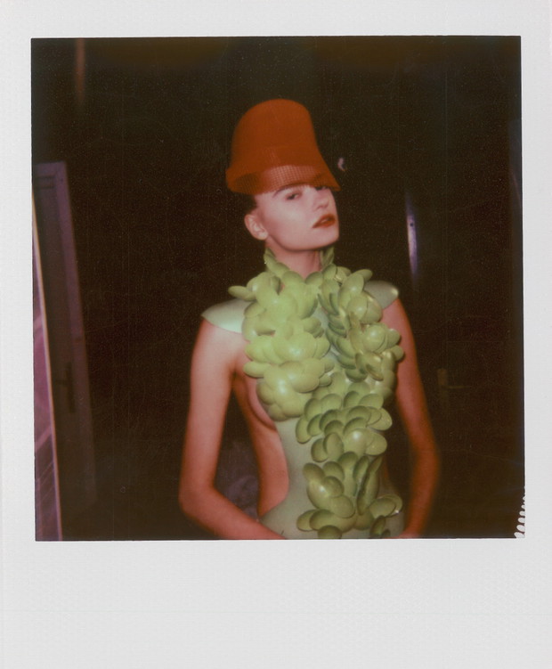 Klaudia gotowa do pozowania. Top Model 3, odcinek 10: polaroidy zza kulis sesji, fot. Spark*