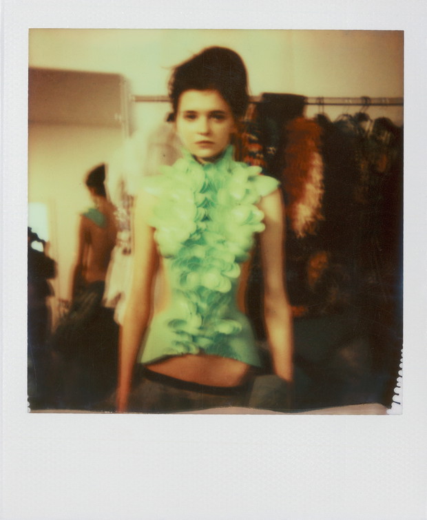 Klaudia Strzyżewska w gorsecie od Haliny Mrożek. Top Model 3, odcinek 10: polaroidy zza kulis sesji, fot. Spark*