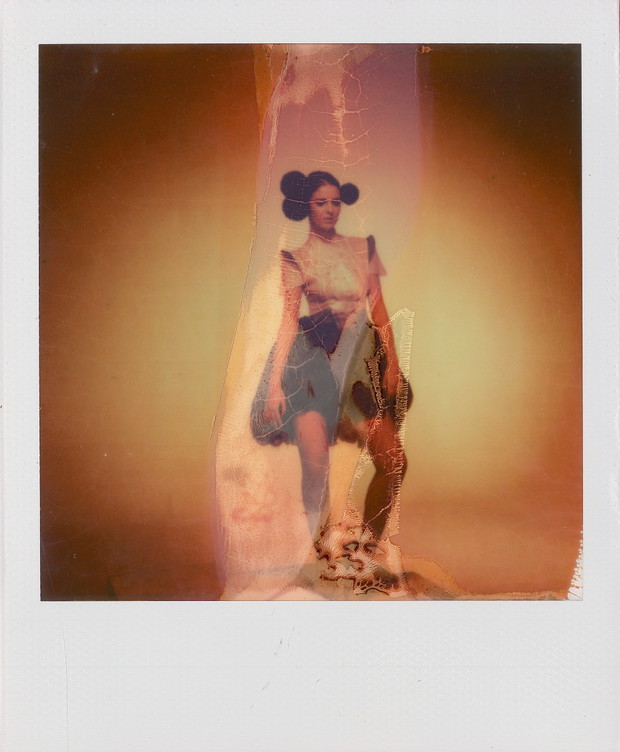 Mały pożar/ Justyna Pawlicka Top Model 3, odcinek 10: polaroidy zza kulis sesji, fot. Spark*