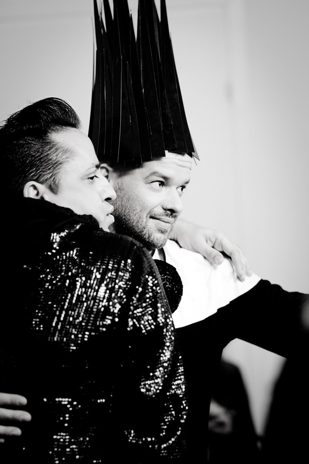 Michał Piróg w objęciach Rama Shergilla. Top Model 3, odcinek 10: backstage sesji Rama Shergilla, fot. Agnieszka Taukert dla Spark