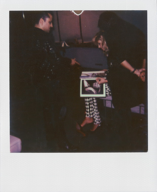 Zagraniczny team na planie Top Model - Ram Shergill i Anja Rubik. Top Model 3, odcinek 10: polaroidy zza kulis sesji, fot. Spark*