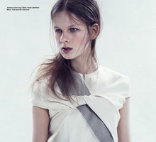 Joanna Tatarka w sesji "Bloom Where You Are Planted”, i-D Summer 2013, fot. Paola Kudacki/skan