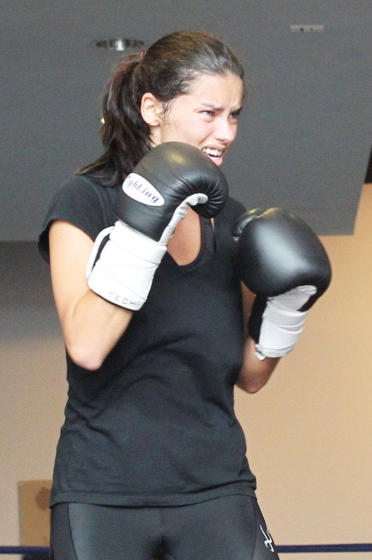 Trenuj jak Adriana Limafot. East News