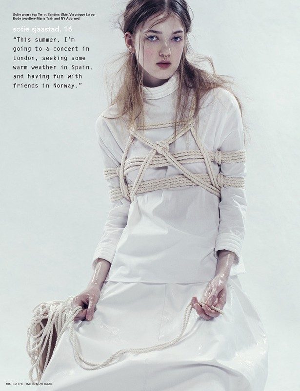 Sofie Sjaastad w sesji Bloom Where You Are Planted”, i-D Summer 2013, fot. Paola Kudacki/skan