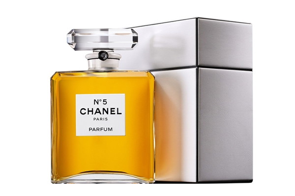Gigantyczna butelka Chanel za 4.200$