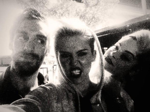 Gwiazdy na Twitterze, Billboard Music Awards 2013: Miley Cyrus BBMA ✔ In N Out ✔, fot. twitter