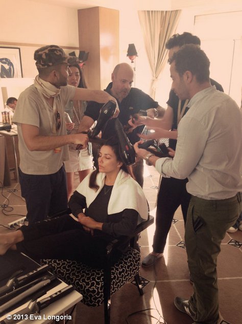 Gwiazdy na Twitterze, Festiwal Filmowy w Cannes 2013: Eva Longoria czterech wspaniałych mężczyzn układa moje włosy dla L