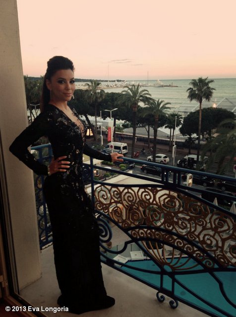 Gwiazdy na Twitterze, Festiwal Filmowy w Cannes 2013: Eva Longoria kolejne świetne zdjęcie na balkonie Hotelu Martinez, fot. whosay.com