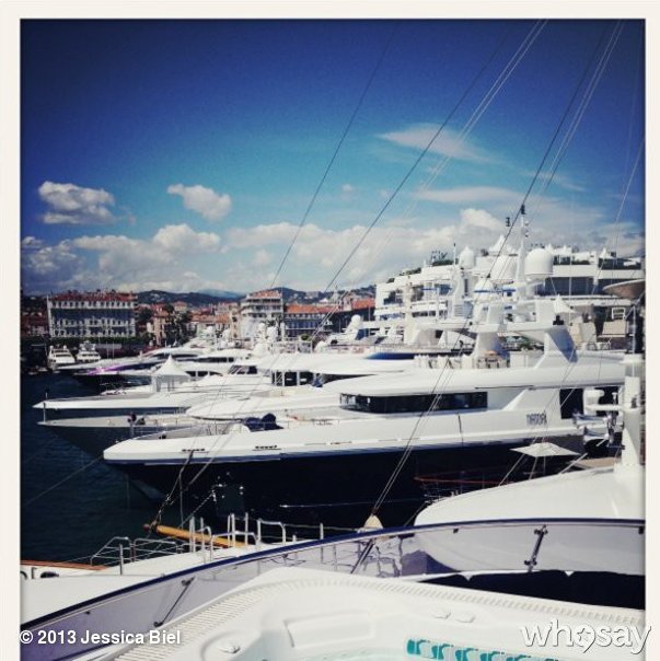 Gwiazdy na Twitterze, Festiwal Filmowy w Cannes 2013: Jessica Biel jestem na statku! zawsze myślę o The Lonely island gdy jestem na łodzi. #classic #cannes, fot. whosay.com